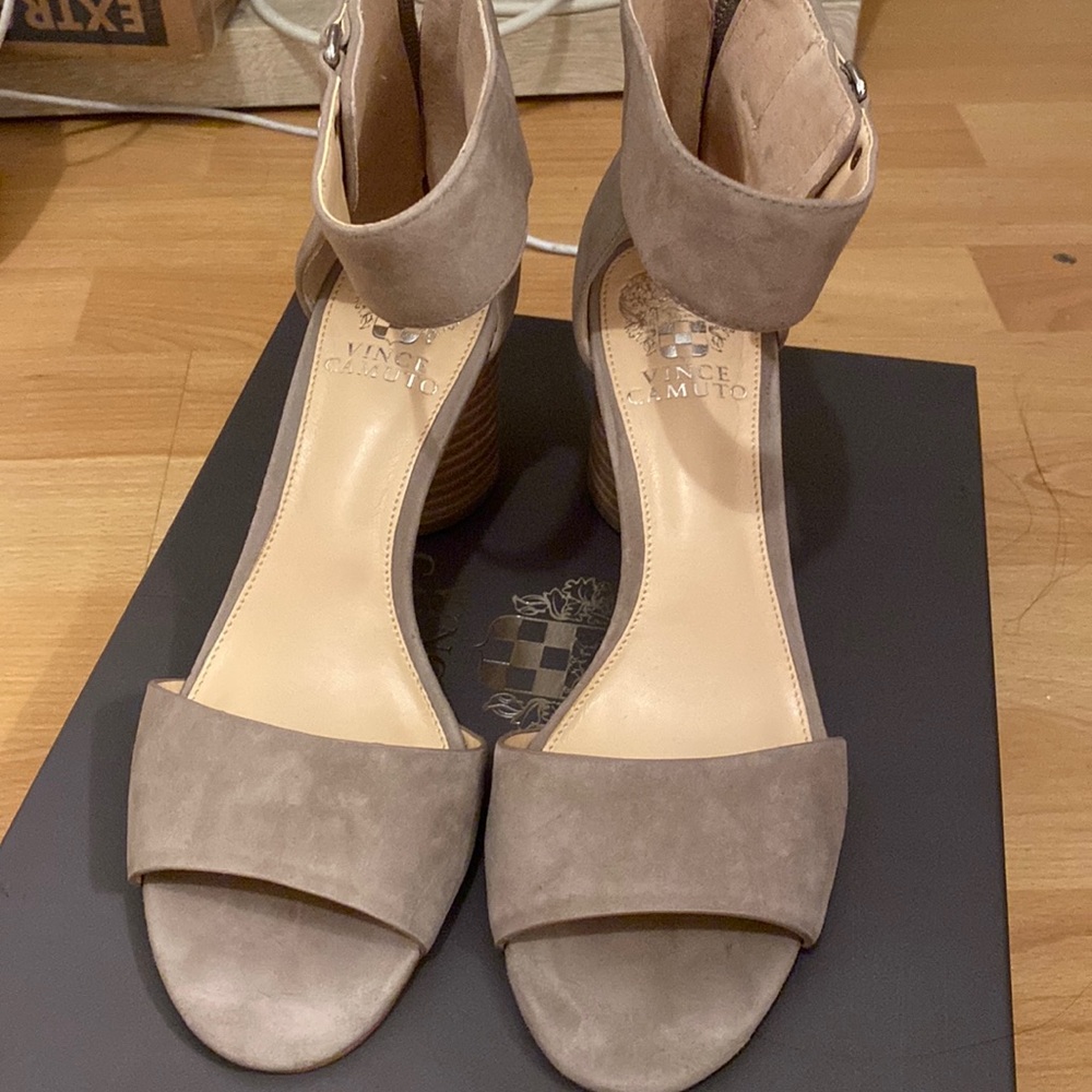Vince Camino taupe suede size 7